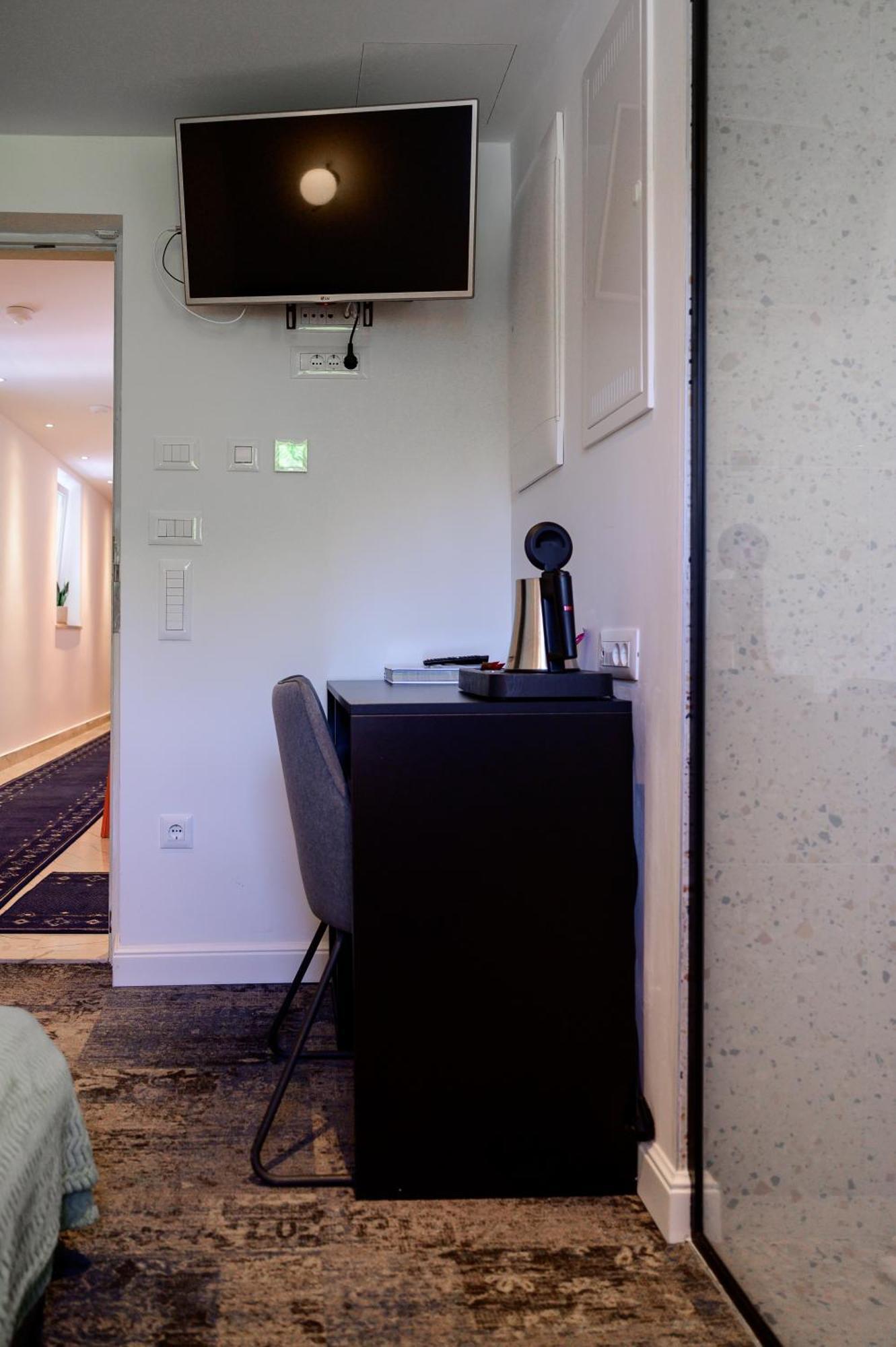 Hotel Krilo Jesenice  Esterno foto
